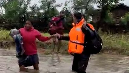 गुजरात में बाढ़ से अब तक 69 लोगों की मौत, 5 जिलों में रेड अलर्ट | Flood | Namaste Bharat