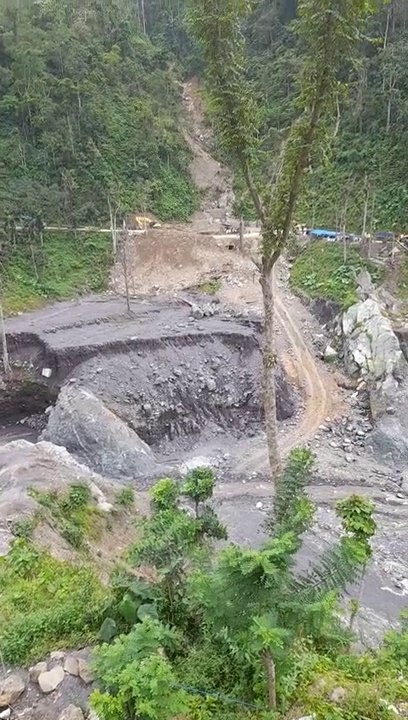 Jalannya lahar semeru