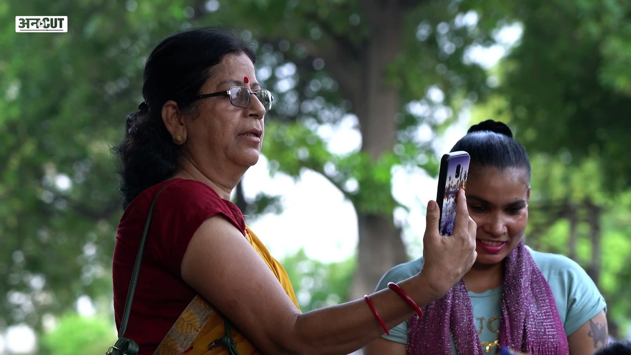 Kaali Poster पर भड़की जनता ने Aamir-Shah Rukh-Salman को भी लपेट दिया|  Leena Manimekalai|Mahua