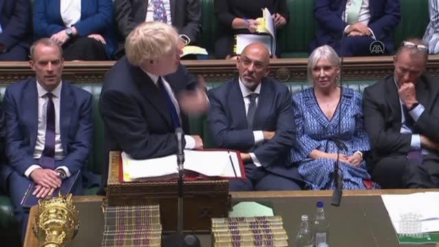 İstifa baskısı altındaki İngiltere Başbakanı Johnson görevine devam edeceğini söyledi