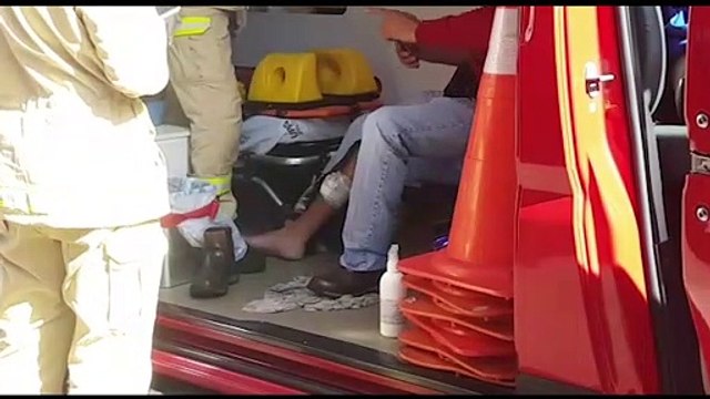 Veículos se envolvem em colisão na Rua São Paulo com Barão do Cerro Azul