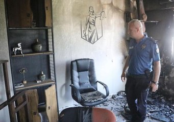 AVUKAT, BÜROSUNDA ÇIKAN YANGINDAN ZEMİN KATTAKİ MARKETİN TENTESİNE ATLAYARAK KURTULDU