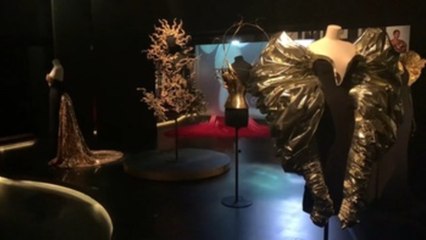 Homenaje a la diseñadora de moda Elsa Schiaparelli con su exposición en París