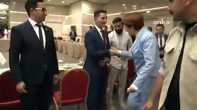 Akşener, partisinin gençlik kolları il başkanlarıyla bir araya geldi