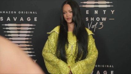 Tải video: Rihanna Named Youngest Self-Made Female Billionaire in the US