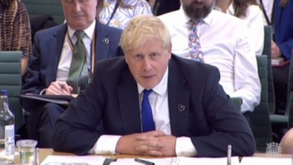 Johnson se niega a dimitir pese al ultimátum de sus ministros y diputados