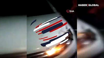 Kaçan kurbanlık kazaya neden oldu! Boynuzu aracın kaportasında kaldı