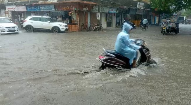 Junagadh : માંગરોળમાં ખાબક્યો 10 ઇંચ વરસાદ, રસ્તાઓ થયા પાણીમાં ગરકાવ
