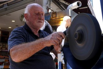 KURBAN BAYRAMI ÖNCESİ BIÇAK BİLEYİCİLERİNİN YOĞUN MESAİSİ