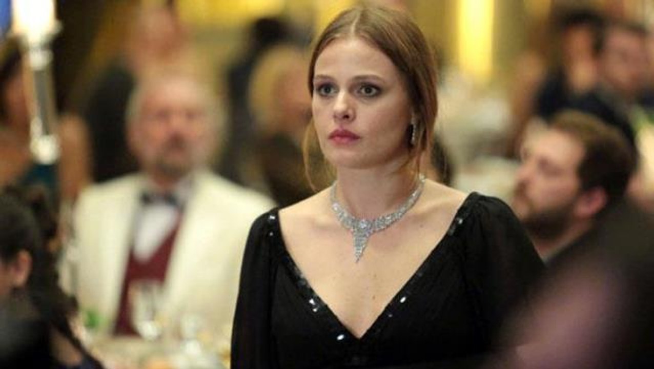 Oyuncu Naz Elmas ile Erol Özmandıracı tek celsede boşandı