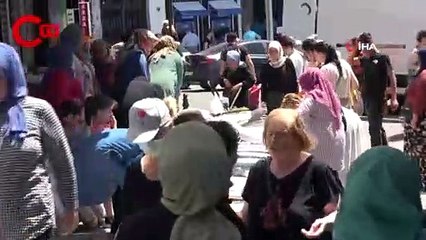 Fatih’te “ucuz halı” izdihamı