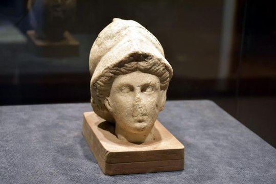 TANRIÇA 'ATHENA'NIN 2 BİN 300 YILLIK HEYKEL BAŞI, 27 YIL SONRA SERGİDE