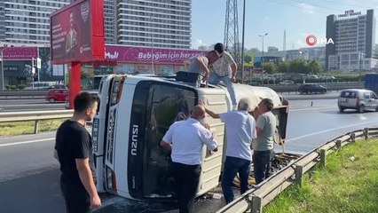 Sulama aracı yan yattı, sürücü içerisinde sıkıştı