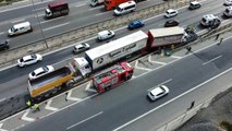 TEM Otoyolu Sultanbeyli mevkiinde 3 tır ile 1 otomobil zincirleme kazaya karıştı. Kaza nedeniyle trafik durma noktasına geldi.