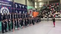 Uşak Üniversitesi öğrencileri, İstiklal Marşı'nı işaret diliyle okuyarak mezun oldu
