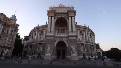 Ukrayna'nın Odessa kentinde sanatçılar, opera ve bale ile halka moral vermeye çalışıyor