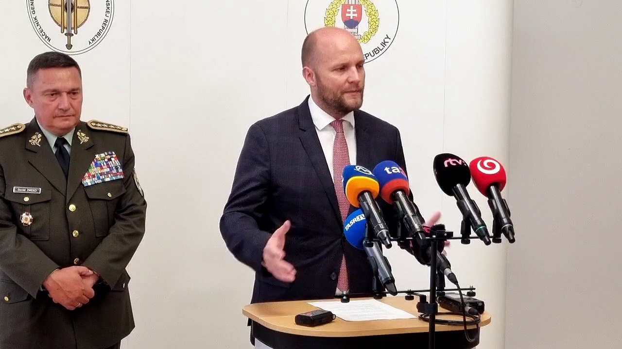 ZÁZNAM: J. Naď pripustil navyšovanie obranného rozpočtu ešte tento rok