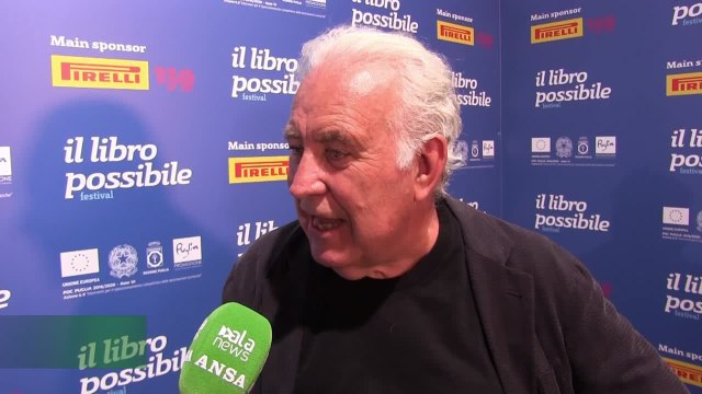 Il libro possibile, Santoro: Societa' e' divisa in due: quelli che partecipano e quelli che stanno ai margini