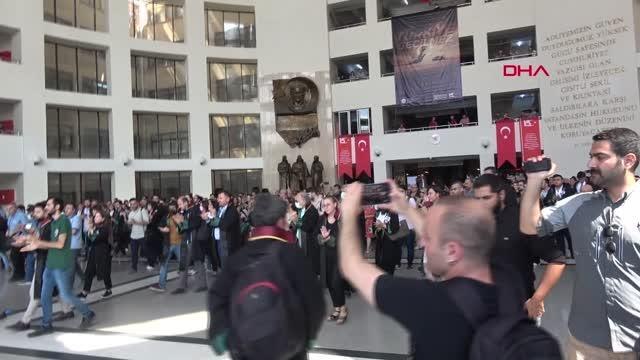 Son dakika: AVUKATLAR ÖLDÜRÜLEN MESLEKTAŞLARI İÇİN BAKIRKÖY ADALET SARAYI ÖNÜNDE TOPLANDI