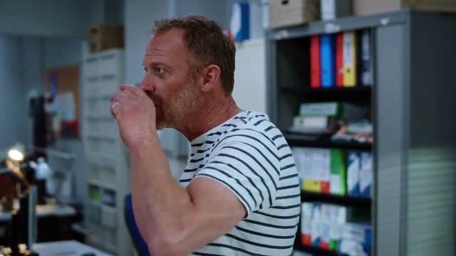 Plus belle la vie : [Indiscrétion] - Le commissariat se mobilise pour retenir Eric