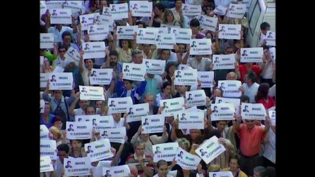 Nueva concentración en defensa de las víctimas del terrorismo frente al Congreso de los Diputados