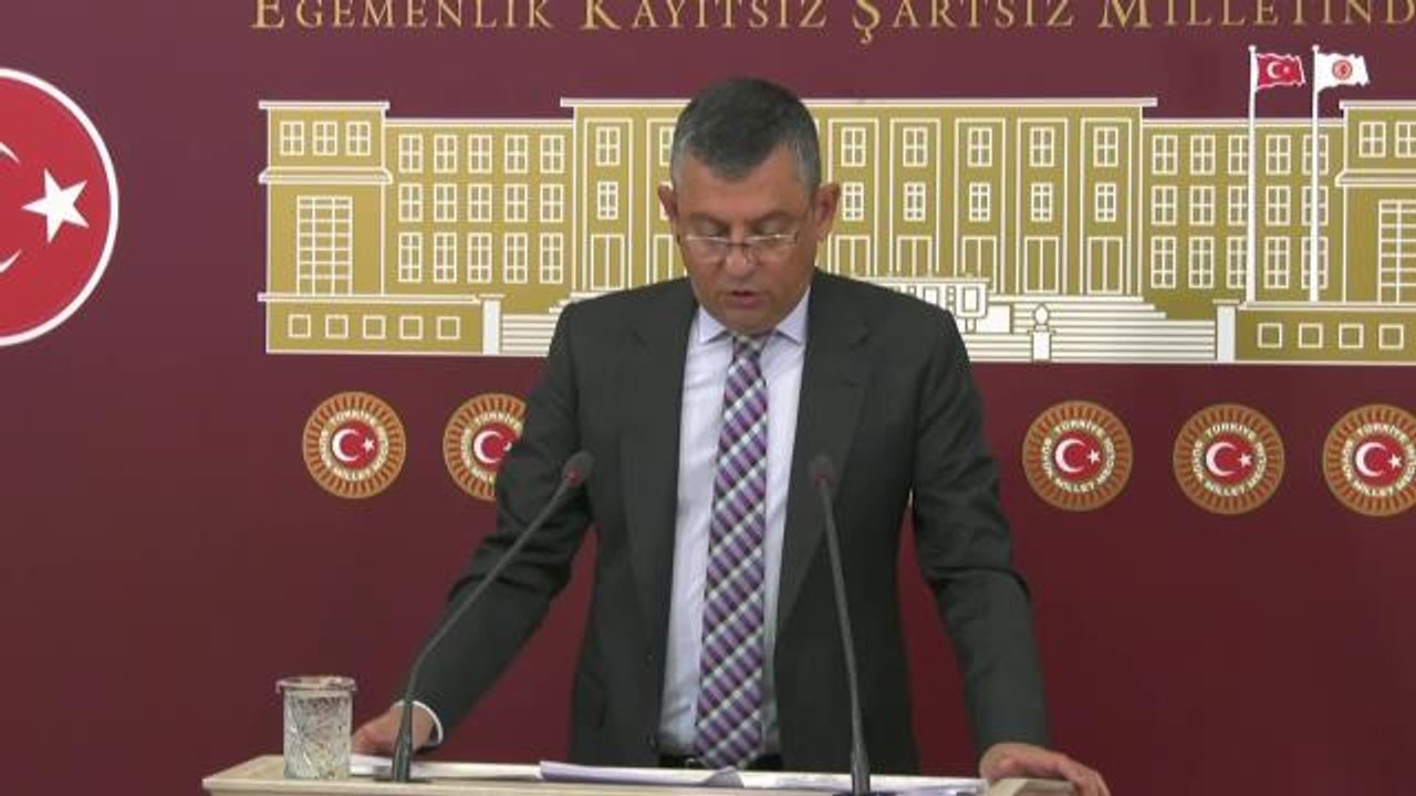 CHP'li Özel'den Bakan Koca'ya: "Kusurunla, Ayıbınla, Günahınla Otur Be Adam. Kemal Bey'in Üzüntüsünün Yüzde 1'ini Hissetsen, Şu Tek Adam Rejiminde...