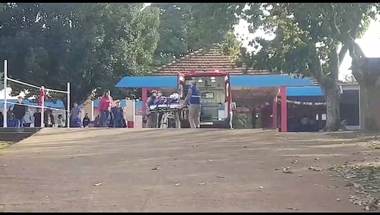 Homem é espancado por populares após tentar roubar celular no Brasmadeira