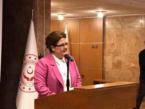 Bakan Yanık, 15 Temmuz 2022 Türkiye Aşkına temalı şiir ve resim sergisinin açılışını yaptı
