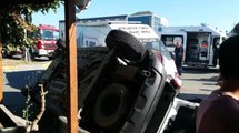 Son dakika haberleri... Silivri'de minibüsle çarpışan otomobil takla attı: 3 yaralı