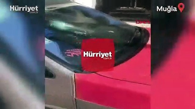 Ayrıldığı erkek arkadaşının otomobiline zarar verdi