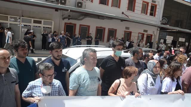 Sağlık çalışanlarından, Dr. Ekrem Karakaya'nın öldürülmesine tepki