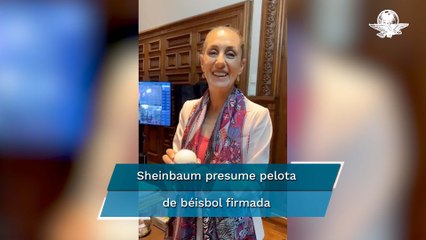 Sheinbaum presume pelota de béisbol firmada por AMLO en su segundo live