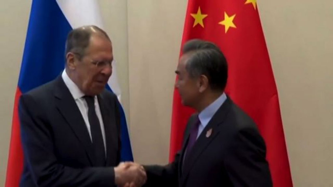A Bali vertice tra Sergei Lavrov e l'omologo cinese Wang Yi