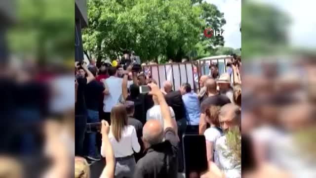 Bakırköy Belediyesi'nin mahkeme kararına rağmen Zeytinlik'teki dükkanları tahliye girişimine tepkiler sürüyor