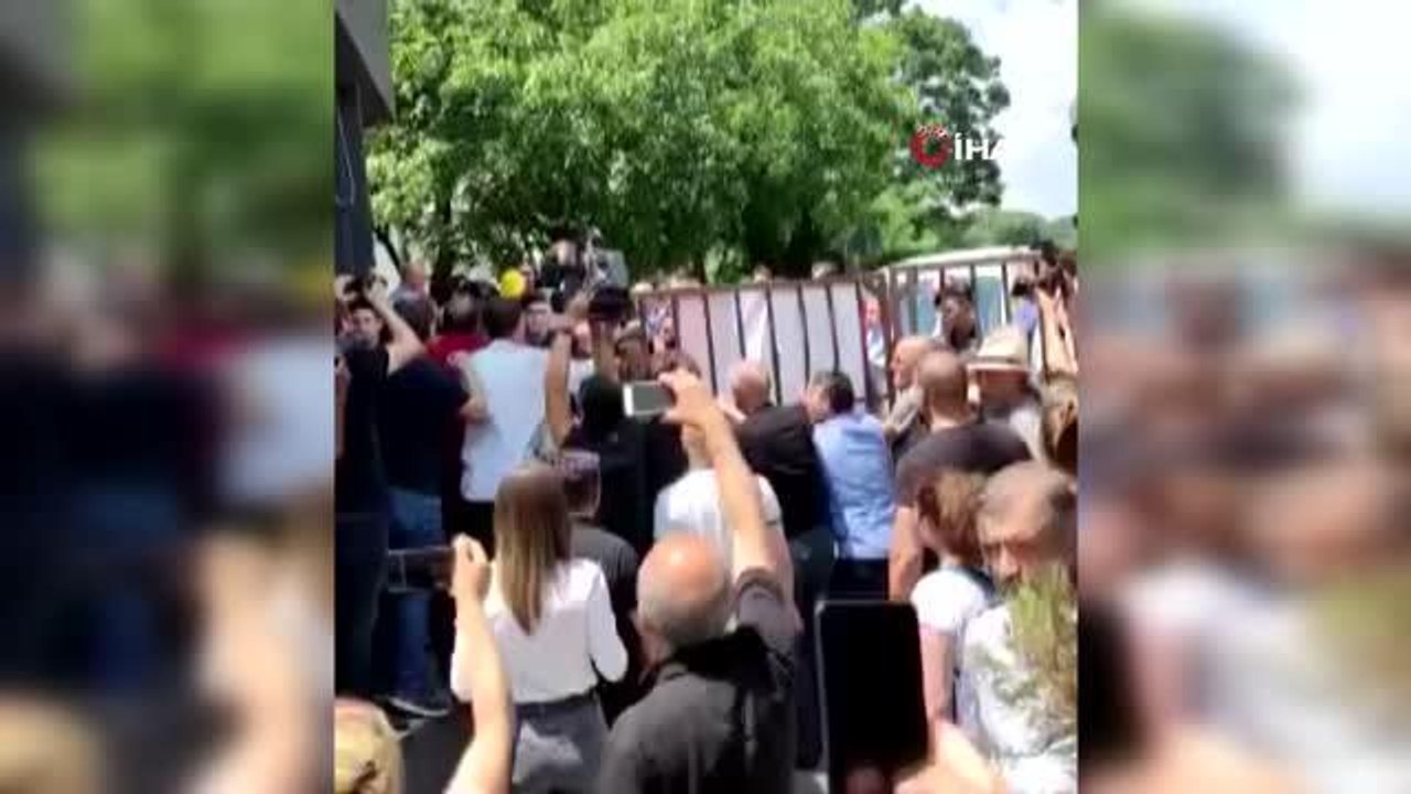Bakırköy Belediyesi'nin mahkeme kararına rağmen Zeytinlik'teki dükkanları tahliye girişimine tepkiler sürüyor