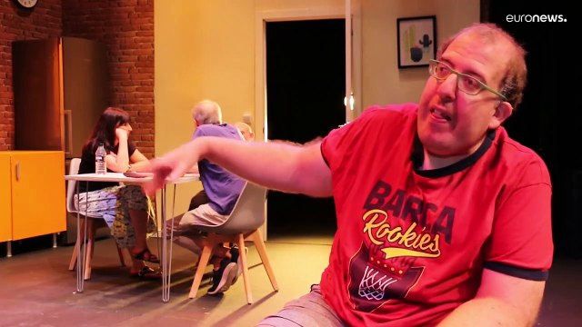 Teatro senza barriere: attori con disabilità sul palcoscenico