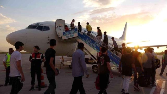 Van'da 408 düzensiz göçmen ülkelerine geri gönderiliyor