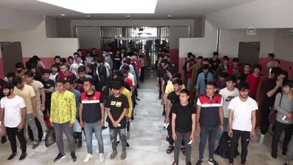 408 düzensiz göçmenin uçakla ülkelerine gönderilmesine başlandı