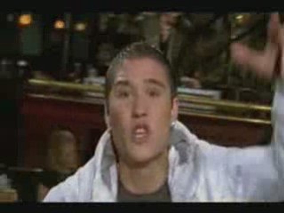 Basshunter-patrik och lillen-vifta med händerna (basshunter