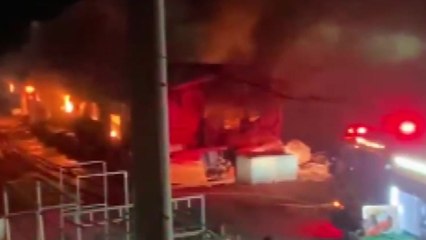 고성군 아야진항 화재...창고 2동·어선 3척 소실 / YTN