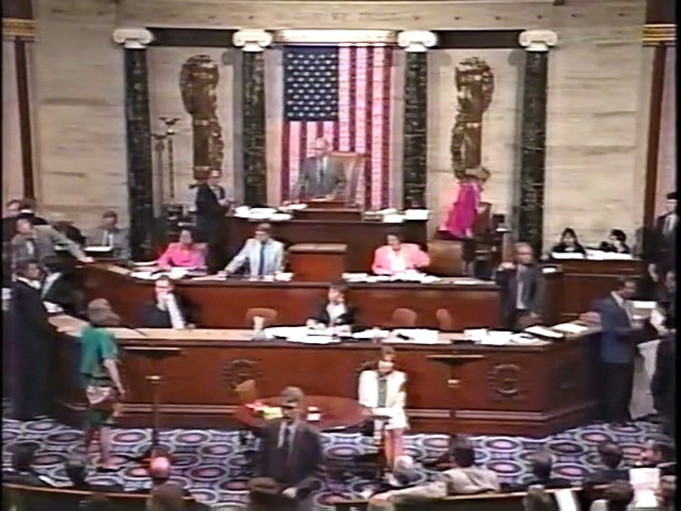 メディアは今 シリーズマルチメディアの時代 第1回 巨大メディアは何をめざすのか