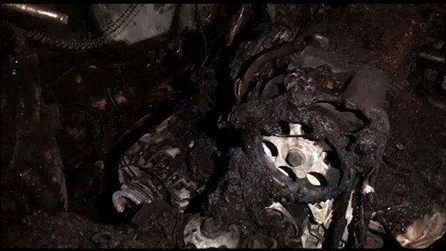 Fiat Palio fica com a parte frontal completamente destruída após incêndio no Centro