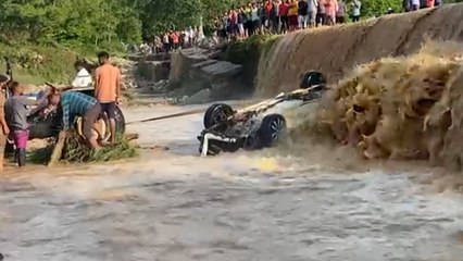 Uttarakhand: Ramnagar में बड़ा हादसा, ढेला नदी में पलटी पर्यटकों से भरी कार, इतने लोगों ने गवाई जान