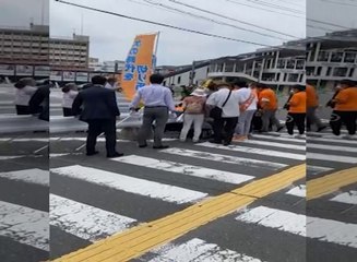 Watch : જાપાનના ભૂતપૂર્વ વડા પ્રધાન શિન્ઝો આબે ભાષણ કરી રહ્યા હતા ને પાછળથી કોઈએ મારી દીધી ગોળી