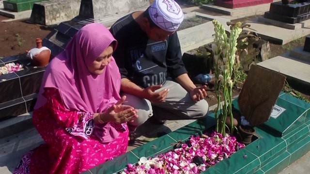 Indonesian couple make haj pilgrimage for parents unable to travel to Mecca amid pandemic