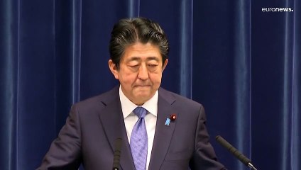 Экс-премьер Японии Синдзо Абэ находится между жизнью и смертью