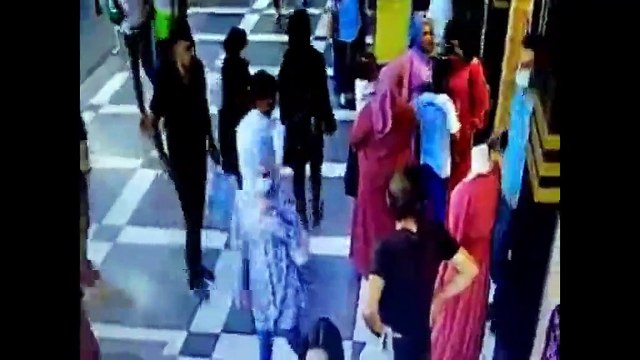 Kırmızı elbiseli cansız manken hırsızı yakalandı!