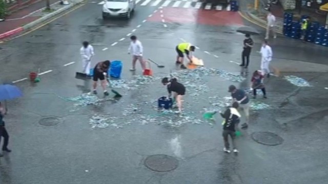 [기업] 맥주 화물차 사고 수습 도운 시민 영웅을 찾습니다 / YTN