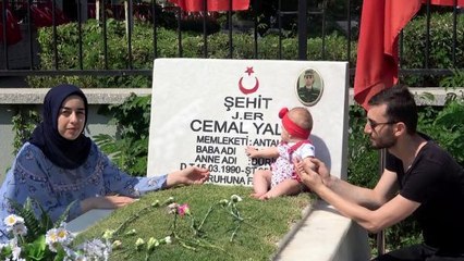 Son dakika haberi | 6 AYLIK HİLAL, ANNESİYLE BİRLİKTE ŞEHİT DAYISININ KABRİNİ ZİYARET ETTİ