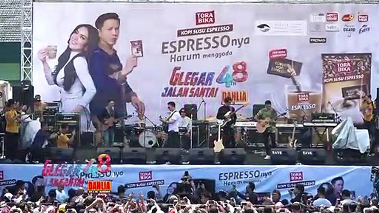 ARIEL 'NOAH' -  MENGHAPUS JEJAKMU (LIVE PERFORM) #GLEGAR48THDAHLIAFM